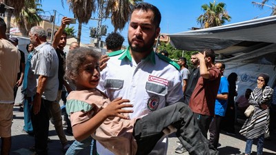 Israel Rudal Anak-anak Gaza yang Sedang Antre Puskesmas Israel Rudal Anak-anak Gaza yang Sedang Antre Puskesmas